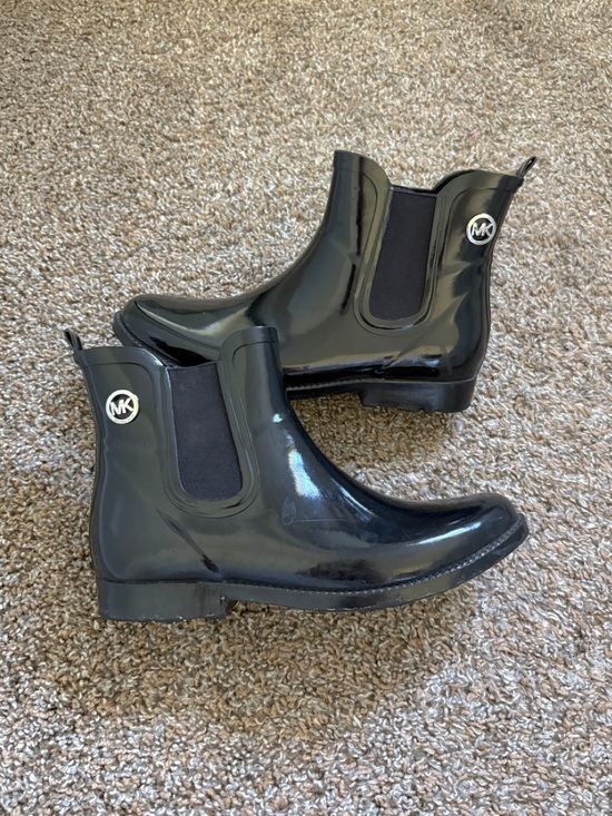 Michael Kors Shoes - Michael Kors Black Glossy Chelsea Rain Boots • Size 8